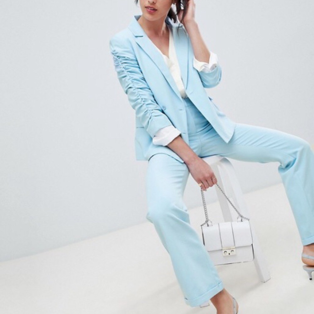 Blogger favorite ASOS ruched sleeve blazer - Picture 4 of 12
